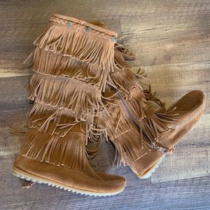 Woman’s Minnetonka Fringe Boots